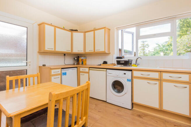 Kitchen/Breakfast...