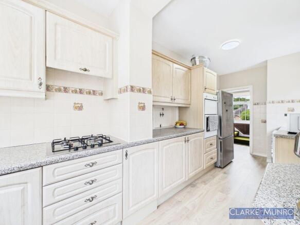 4 bed Detached for sale Image 8