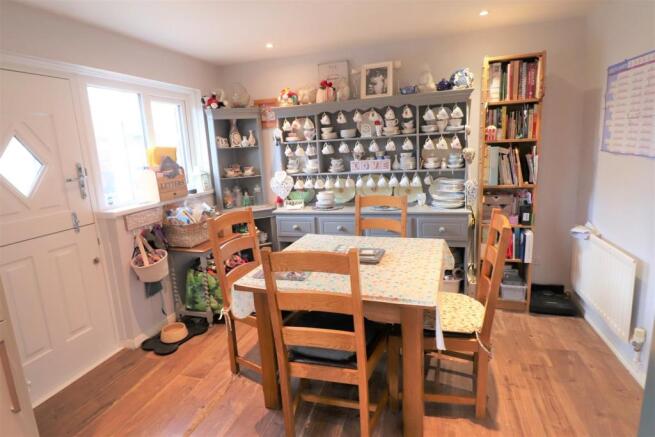 KITCHEN DINER