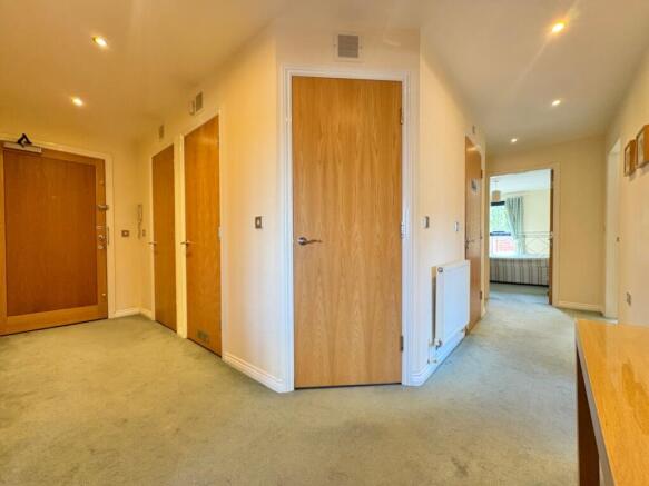 3 bed Flat to rent Image 6