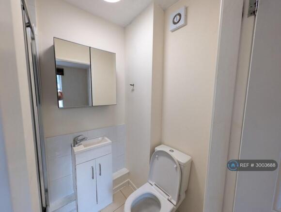 4 bed Flat to rent Image 9