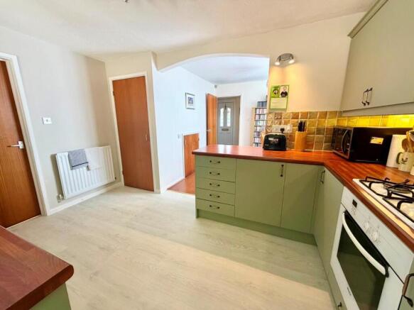 4 bed Detached for sale Image 6