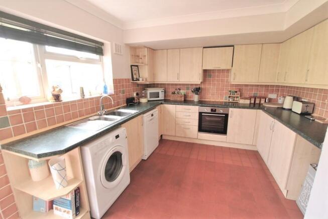 kitchen/breakfast ro