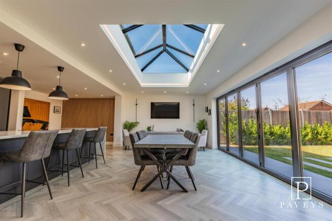 KITCHEN/DINER & FAMILY ROOM
