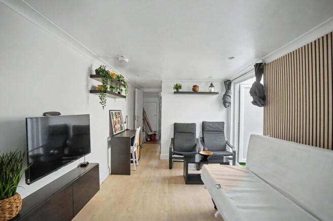 954 Garratt Lane, Tooting, London SW17 0ND photo 4