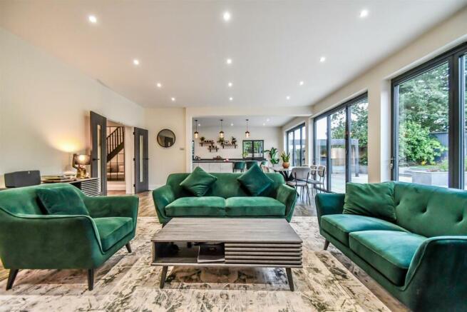 Family Room 4 (use).jpg