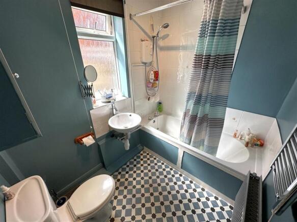 Modern GF Bathroom 822