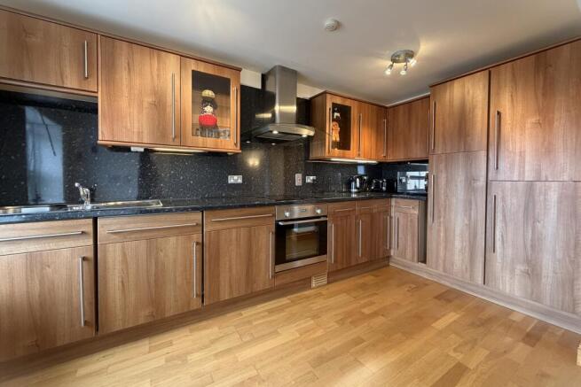 3 bed Flat for sale Image 7