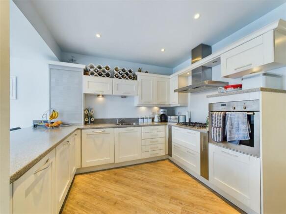 kitchen 2.jpg