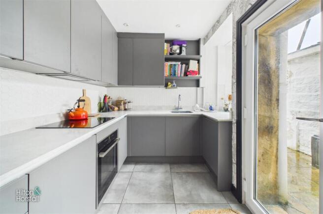 2 bed Terraced for sale Image 5