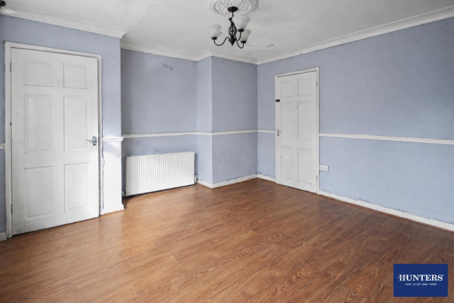 CHELLOW 79 LIVING ROOM.png