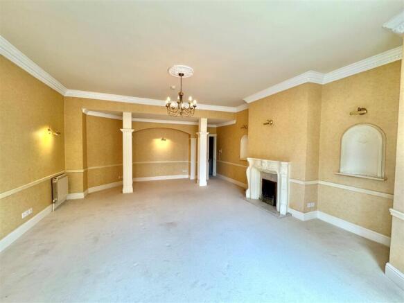 2 bed Apartment for sale Image 6