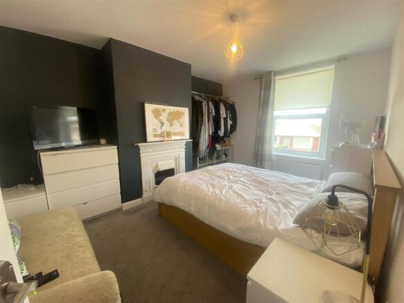 4 bed House for sale Image 5