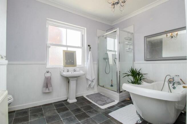 BATHROOM/W.C.