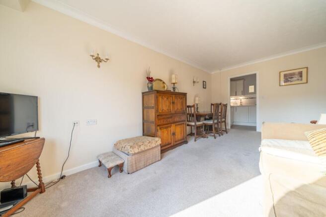 LIVING/DINING ROOM