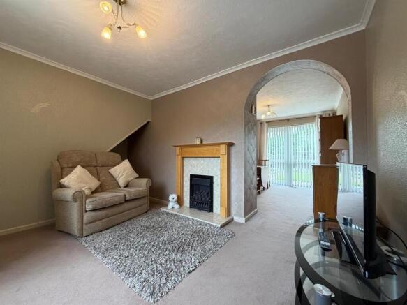 Chichester Drive, Quinton, Birmingham photo 4