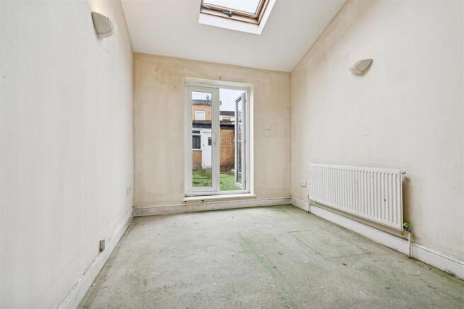 GFF 33 Himley Road SW17 reception.jpg
