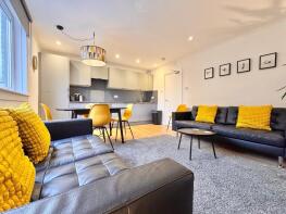 22, Clarence Drive, Glasgow G12 9QX