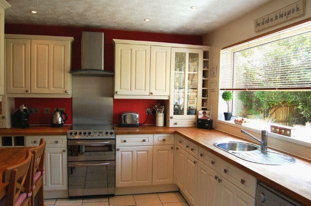 KITCHEN/BREAKFAST ROOM