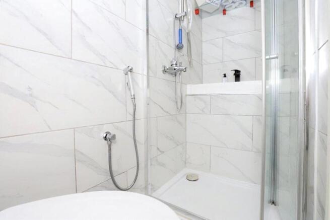 2 bed Flat for sale Image 12