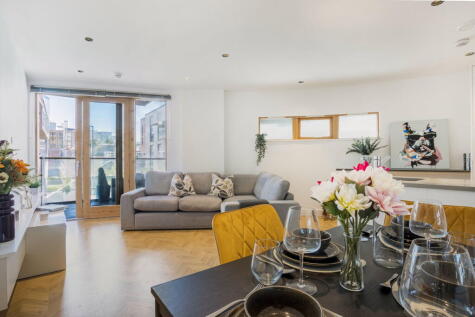 Cobblestone Square, Wapping Lane, Wapping, London, E1W