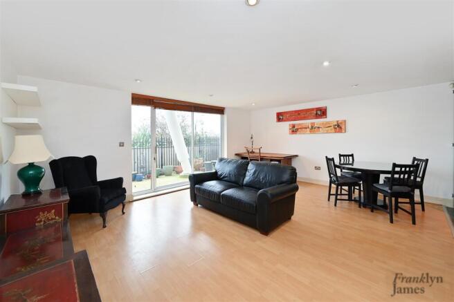 Apollo-Building (2).JPG