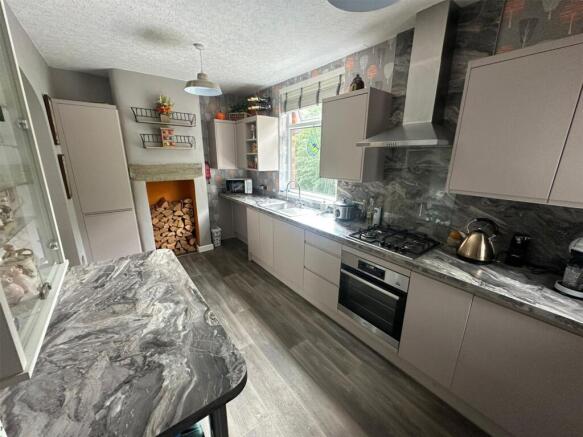 Alma Drive, Huddersfield, HD5 photo 4