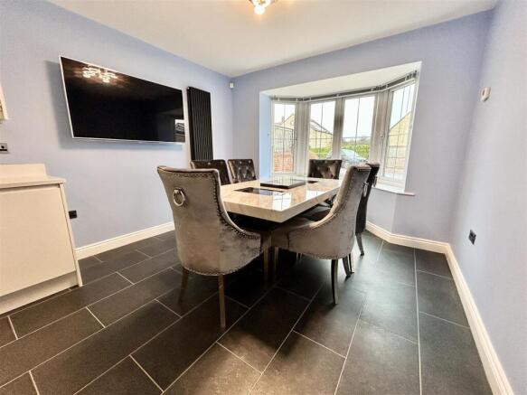 6 bed Detached for sale Image 10