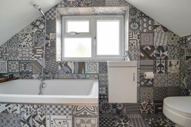 Ensuite to Bed 1