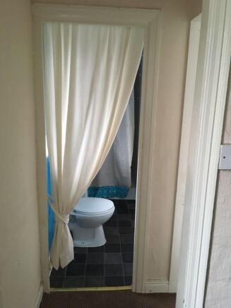 2 bed Terraced to rent Image 4