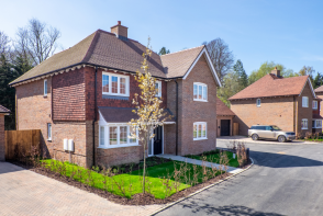 Show Home, Chapel Garden Close, West Malling ME19 4PF
