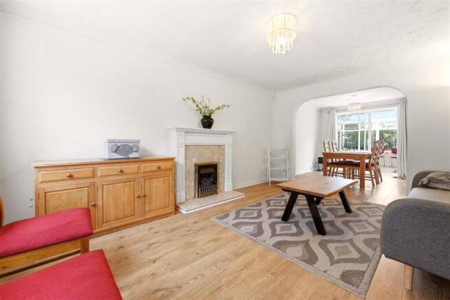 4 bed Detached for sale Image 2