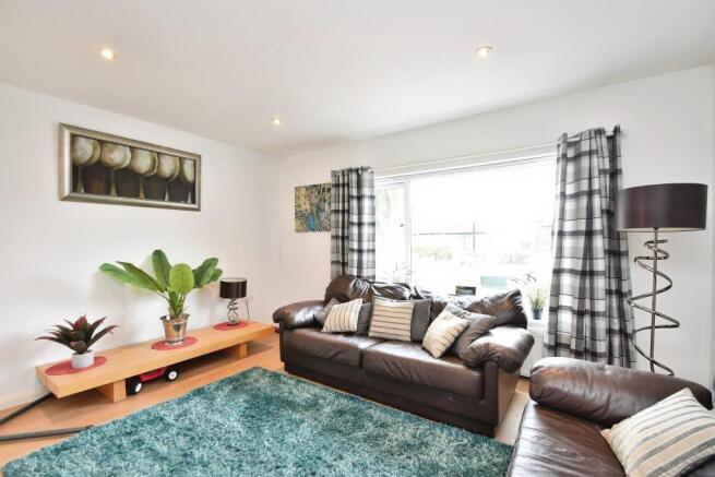 4 bed Detached for sale Image 11