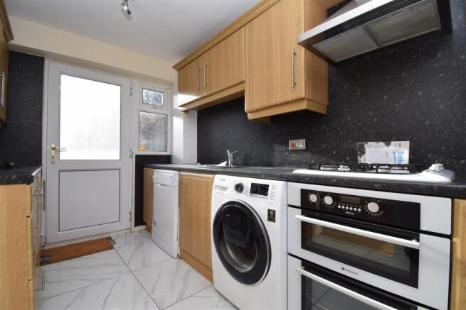 3 bed Detached to rent Image 5