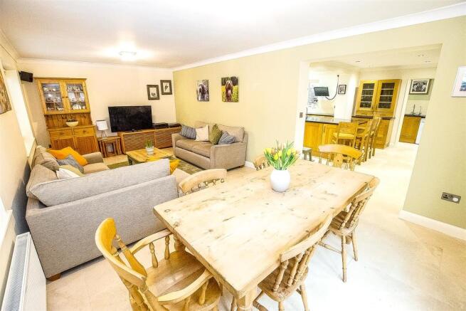 Sitting/Family Room