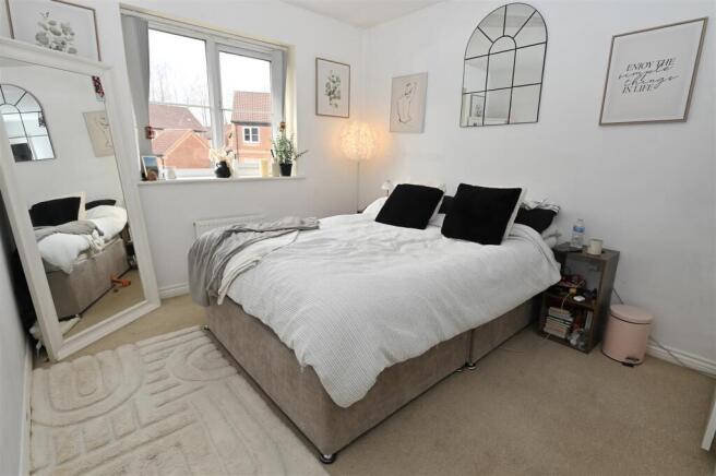 4 bed Detached for sale Image 12