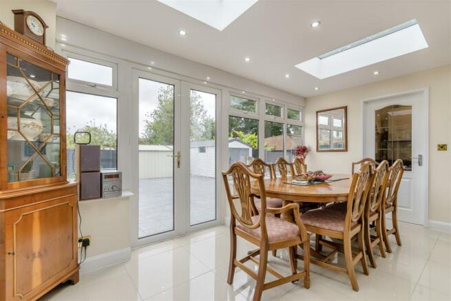 8608384-interior14.jpg