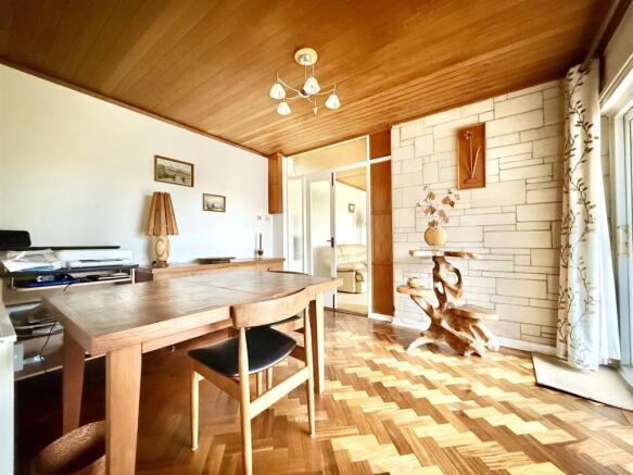 DiningRoom.jpg