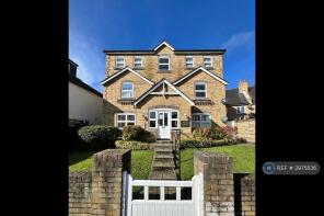 Flat 4, 2b Aird Court, Belgrade Road, Hampton TW12 2BA