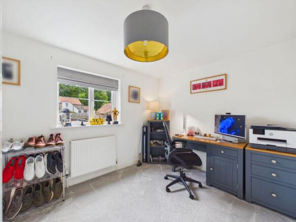 5 bed Detached for sale Image 8