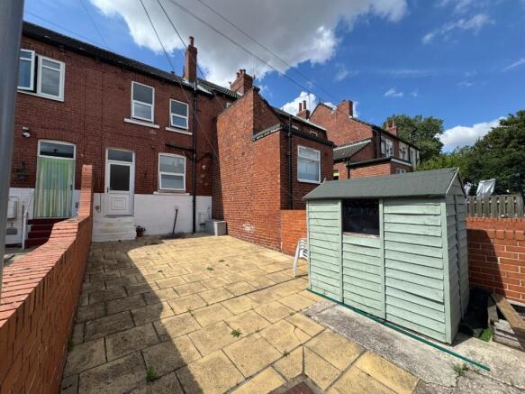 2 bed Terraced to rent Image 10