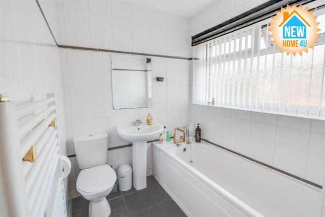 FAMILY BATHROOM: