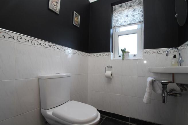downstairs wc.JPG