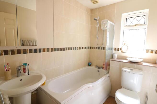 BATHROOM.JPG