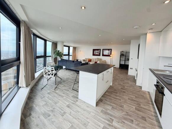 2 bed Penthouse for sale Image 12