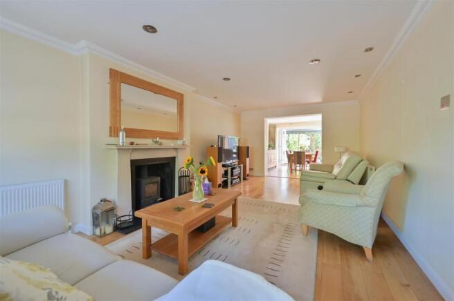 6 Burton Close-9.jpg