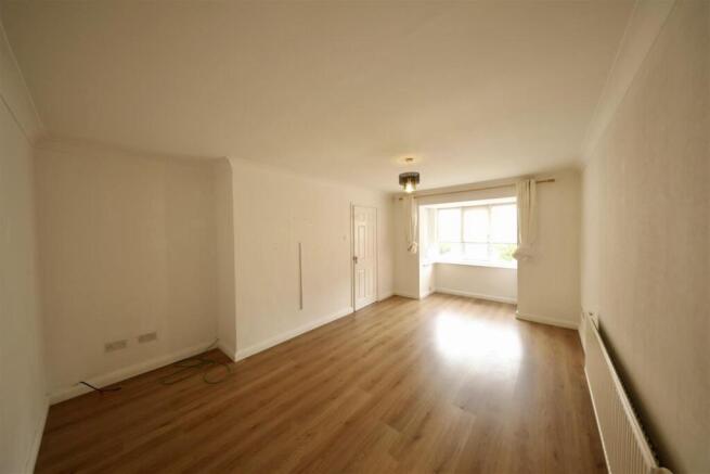 5 bed Detached for sale Image 9