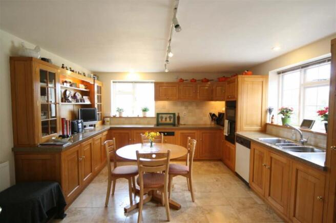 KITCHEN / DINER