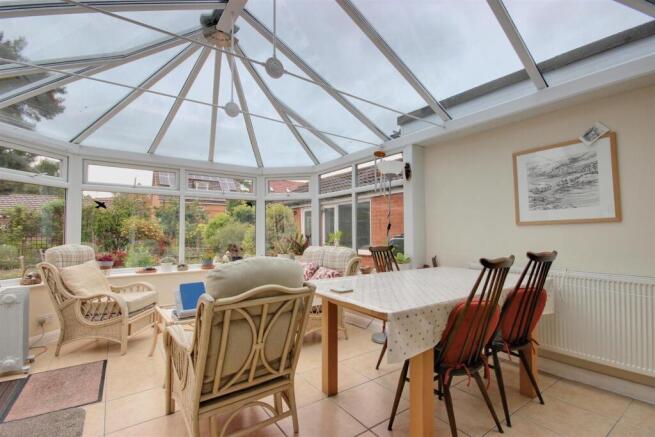 4 bed Detached Bungalow for sale Image 5