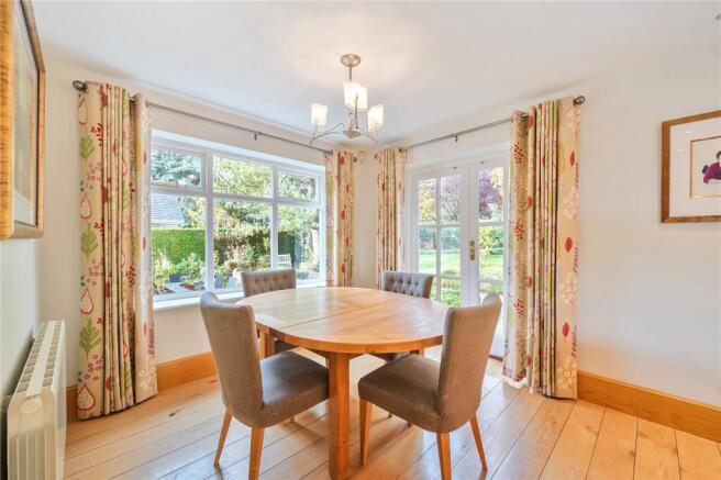 5 bed Detached for sale Image 10